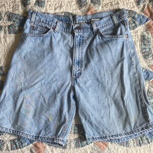 Levi’s 550 size 34 shorts